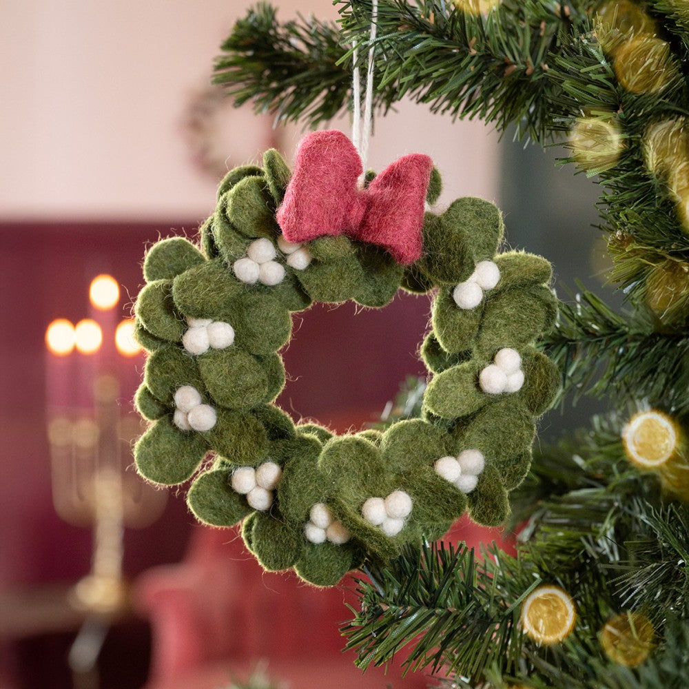 Sjaal met verhaal - Kerstkransje - Vilt - Mistletoe met strikje